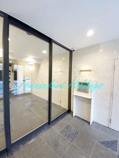 エントランス　清潔感のあるエントランスです♪