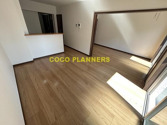 居室・リビング　※別号室の写真です。現況優先となります。