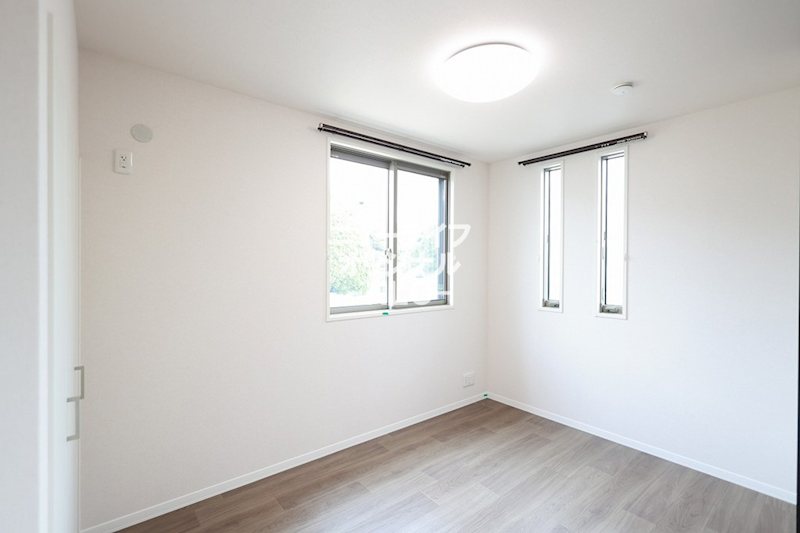 その他　洋室5.3帖/2面採光で明るい居室です☆