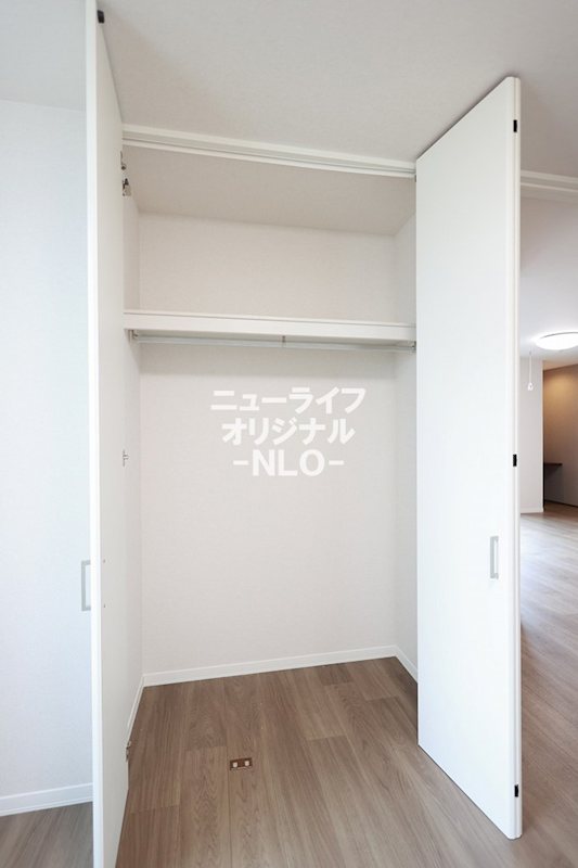 収納　洋室6.6帖/大切なお洋服はハンガーに掛けたまま収納可能☆