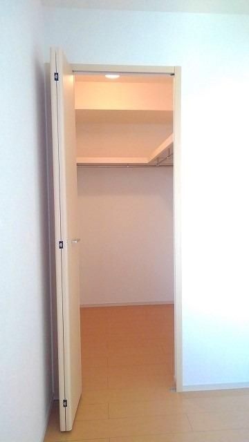 収納　ウォークインクローゼット