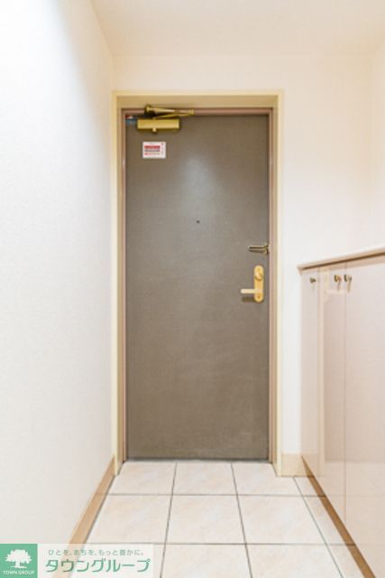 玄関　※写真は同タイプ住戸です。