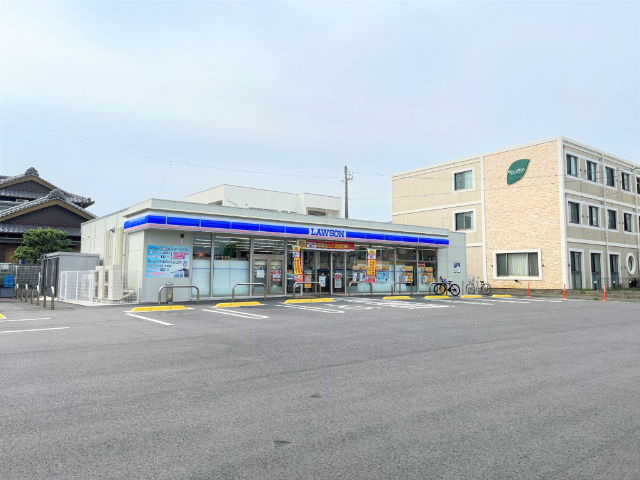 コンビニ　ローソン鈴鹿中江島町店（コンビニ）まで318m