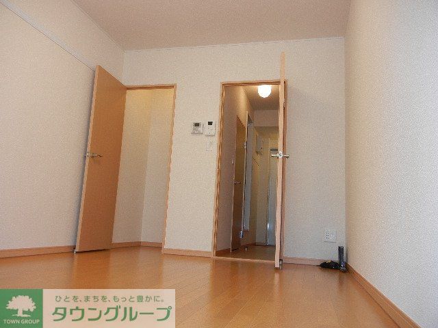 居室・リビング　備品は部屋毎に異なります。１Ｆのみフローリング