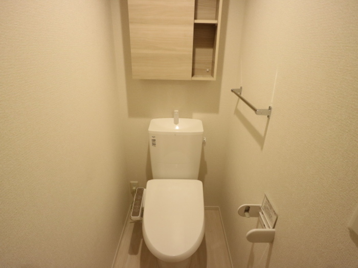 トイレ　温水暖房洗浄便座