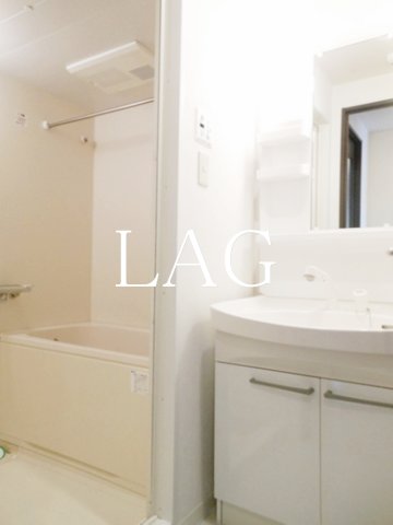 洗面設備　洗面台になります。