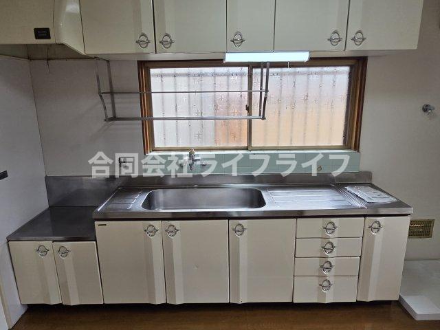 キッチン　コンパクトなキッチンで掃除もラクラク