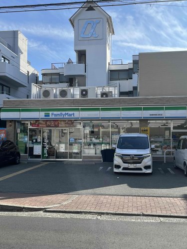 コンビニ　ファミリーマート尼崎南塚口町店（コンビニ）まで46m
