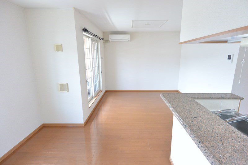 居室・リビング　フローリング仕上げ