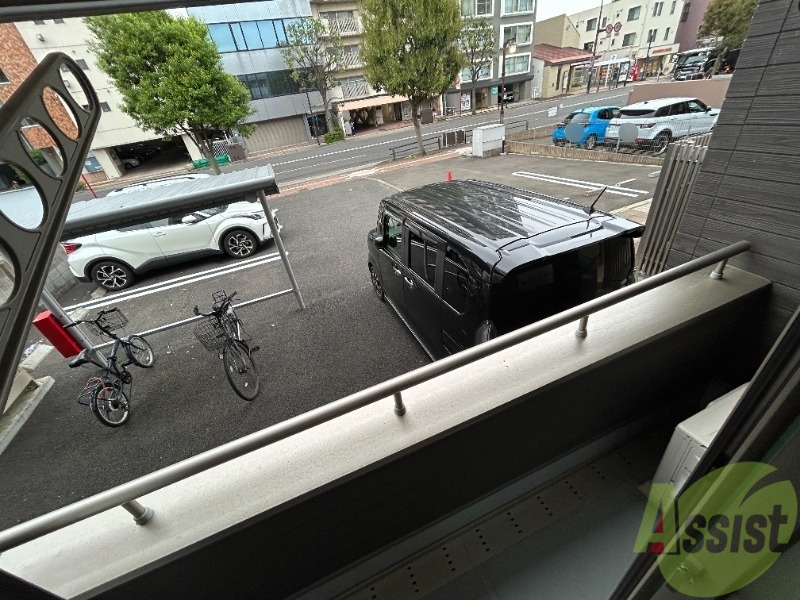 バルコニー　バルコニーは洗濯物を干すスペースがございます。