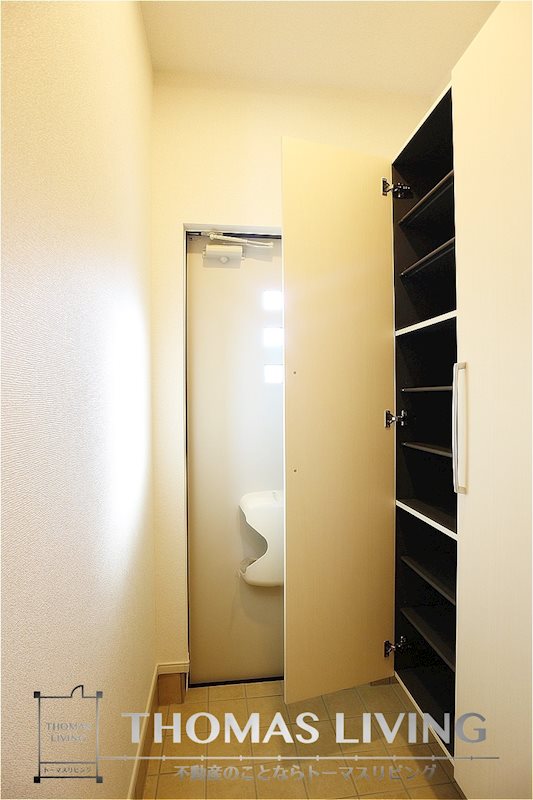 玄関　同シリーズの写真をご参照下さい。