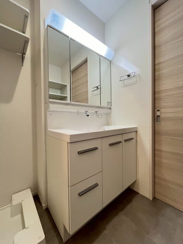 洗面設備　同物件、別号室の参考写真です。