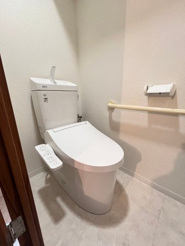 トイレ　同物件、別号室の写真です。