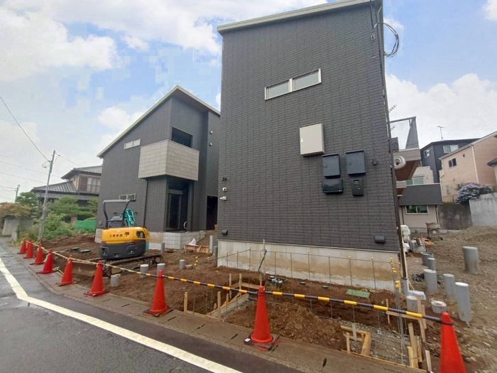 建物外観　建築中