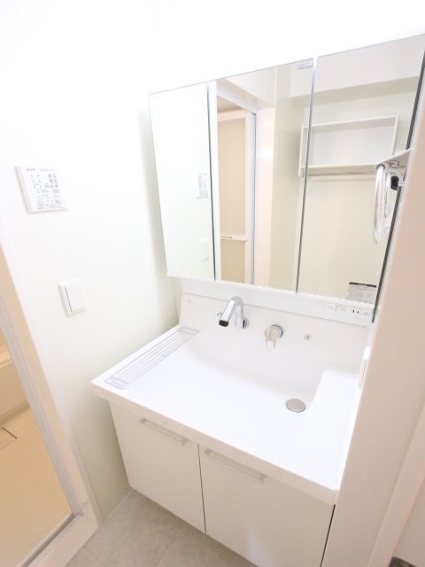 洗面設備　別部屋参考写真です