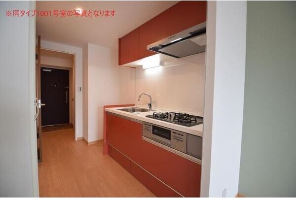 キッチン　※写真は同じマンションの違う部屋のものになります。