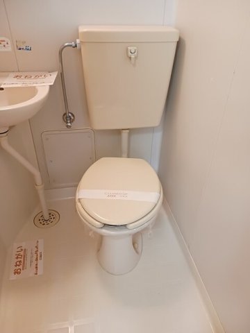 トイレ　落ち着いた色調のトイレです