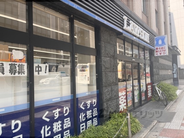 コンビニ　ローソン京都駅東塩小路店（コンビニ）まで300m
