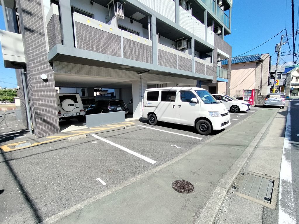 駐車場　駐車場