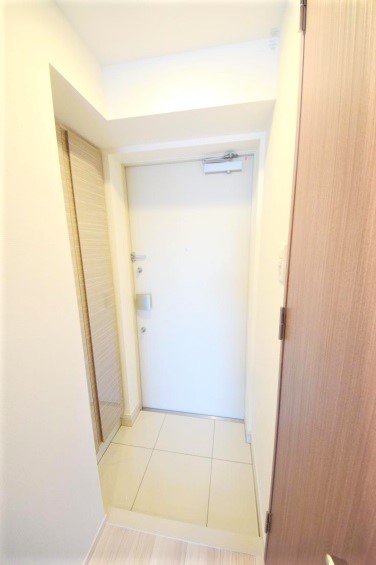 玄関　同建物別部屋写真