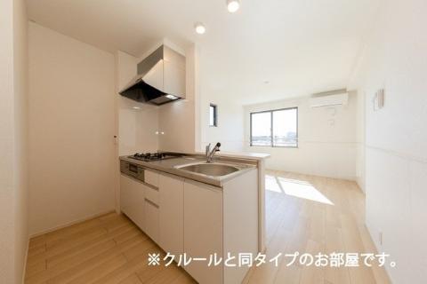 キッチン　ガスコンロとグリル付システムキッチン