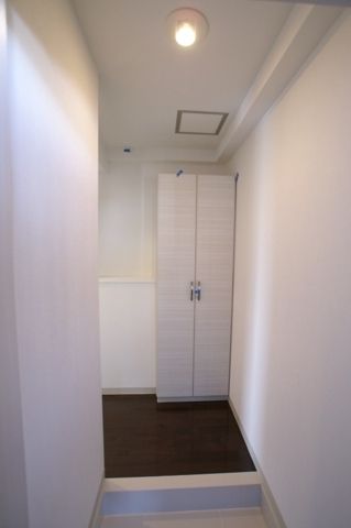 玄関　弊社は全物件が仲介手数料半月分でご紹介可能です。