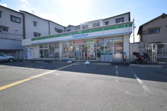 コンビニ　FamilyMart東大阪中石切店（コンビニ）まで565m