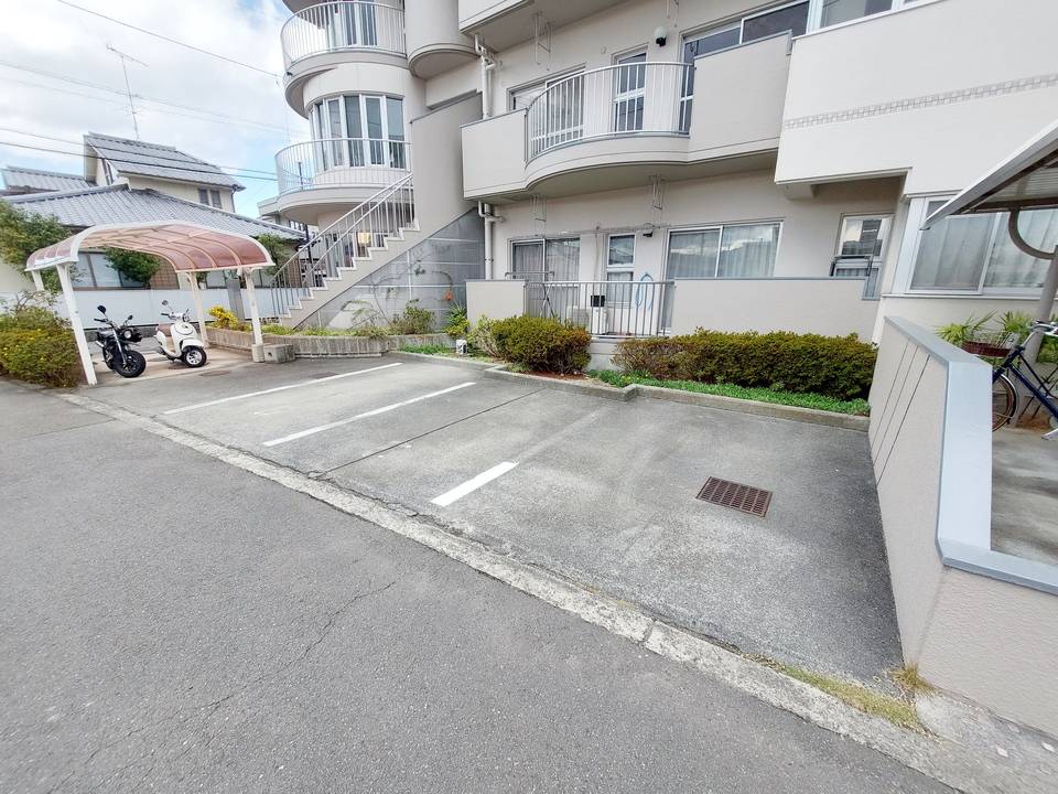 駐車場　駐車場
