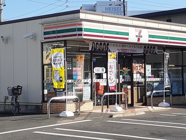 コンビニ　セブン-イレブン（コンビニ）まで400m
