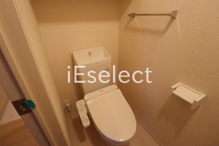トイレ　温水洗浄便座付きのトイレです