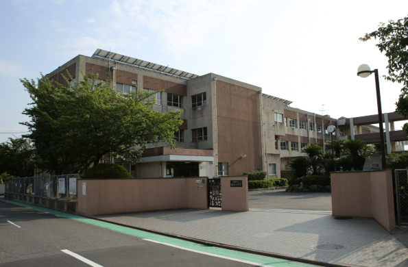 中学校　名古屋市立長良中学校（中学校）まで547m