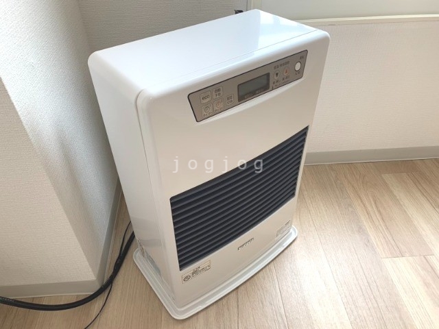 その他設備　冬はあったか石油ストーブです。