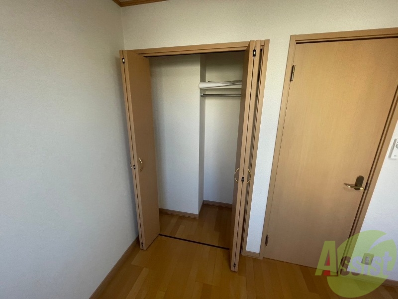 収納　クローゼットは奥行きもあり、荷物が多い方でも安心です。