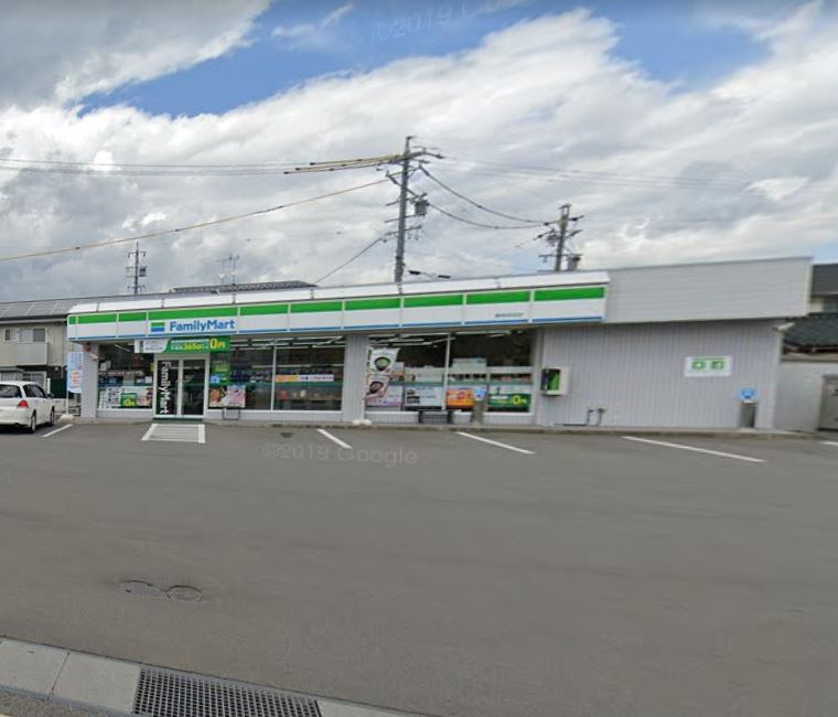 コンビニ　ファミリーマート 長野上高田店（コンビニ）まで661m