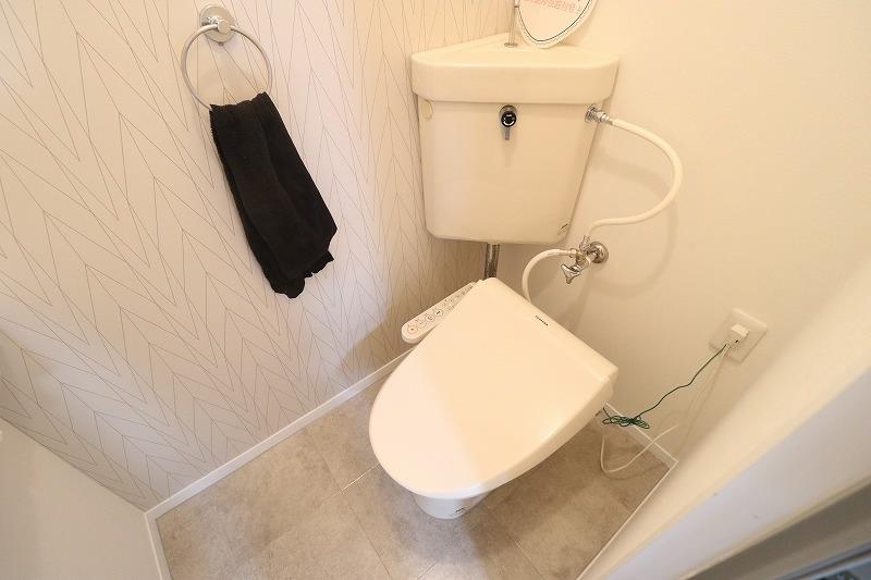 トイレ　温水洗浄便座