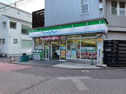 コンビニ　ファミリーマート大田大森東二丁目店（コンビニ）まで427m