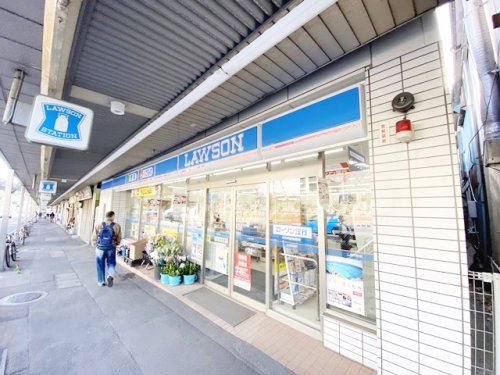 コンビニ　ローソン 京急田浦駅前店（コンビニ）まで574m