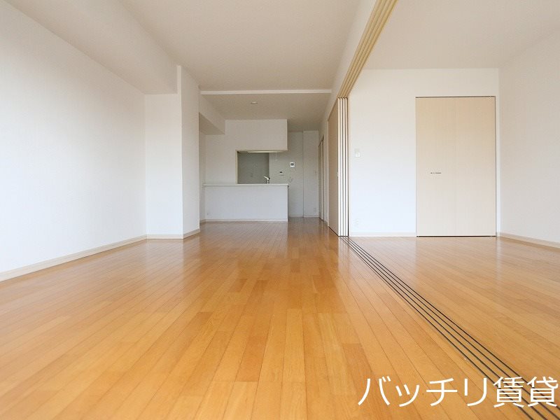 居室・リビング　別号室タイプの為、現状を優先いたします