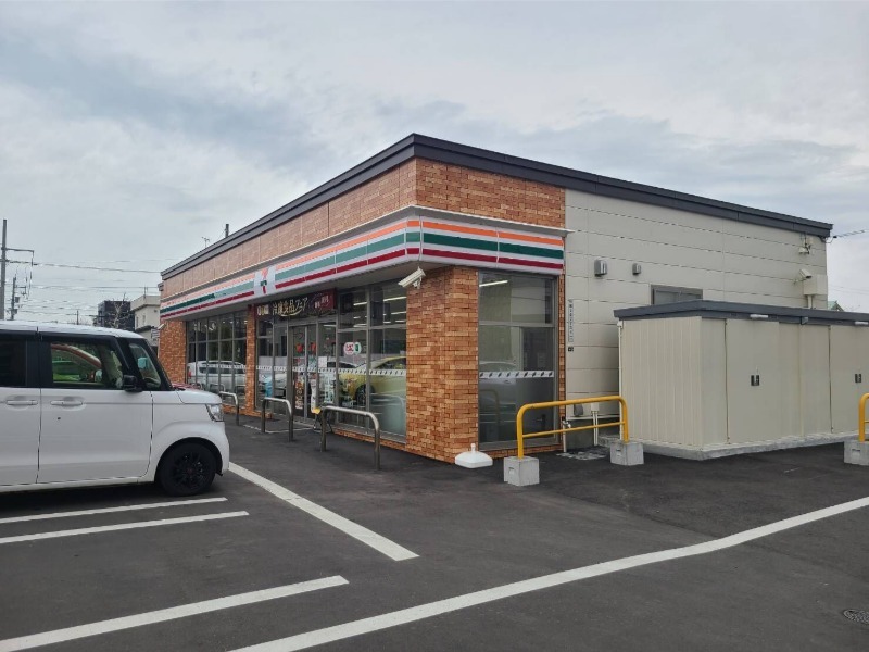 コンビニ　セブンイレブン札幌曙2条店（コンビニ）まで654m