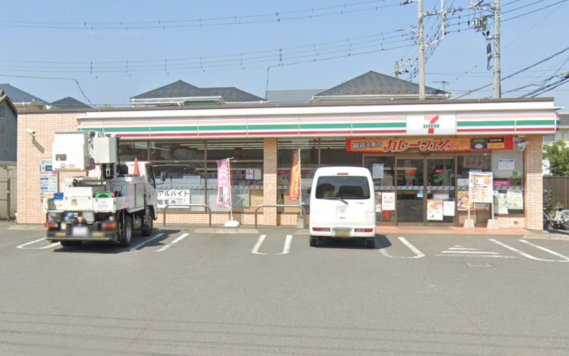 コンビニ　セブンイレブン（コンビニ）まで596m