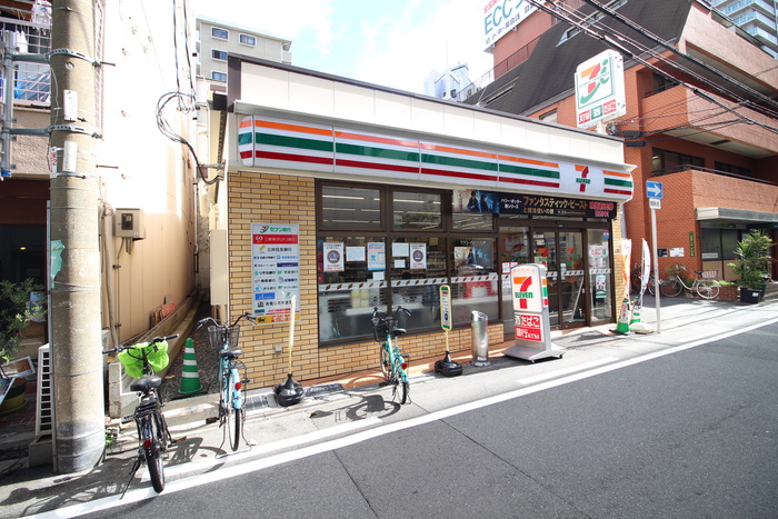 コンビニ　セブンイレブン（コンビニ）まで30m