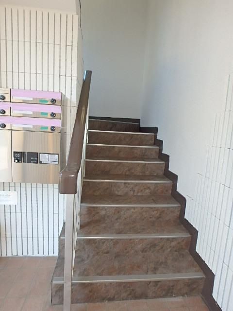 その他共有部分　★2階へ続く階段です★