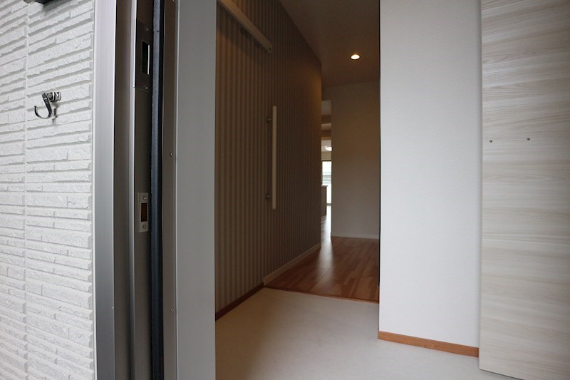 玄関　※別部屋参考写真（現状優先）
