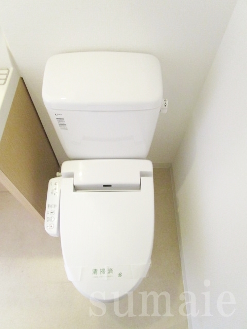 トイレ　温水洗浄機能付きトイレです