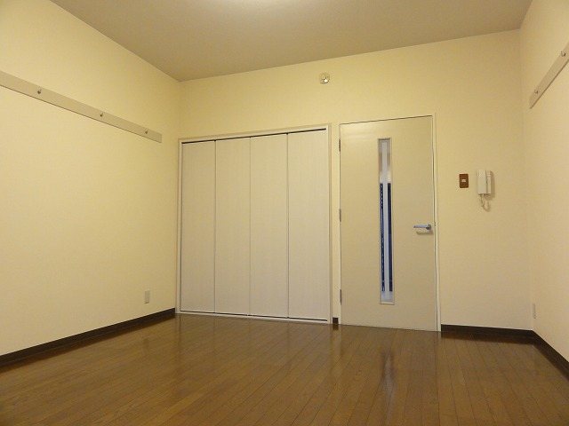 コーポ衣笠の居間写真