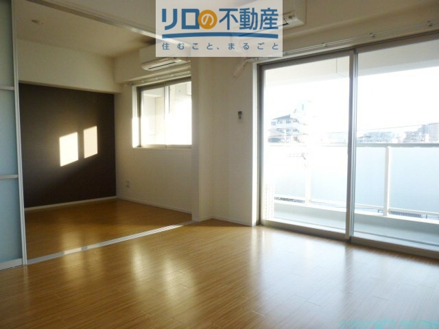 ラフィーネ平松の居間写真