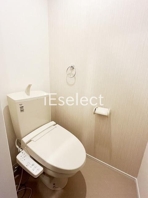 トイレ　温水洗浄便座付きのトイレ