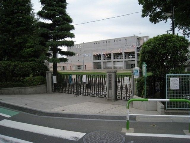 小学校　世田谷区立烏山北小学校（小学校）まで763m