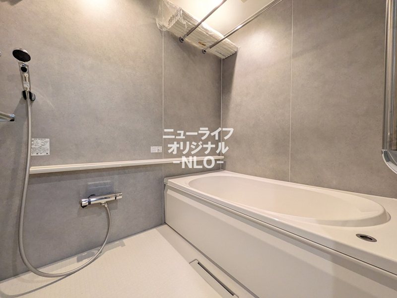 バス・シャワールーム　追焚機能はもちろん浴室乾燥機付きです。