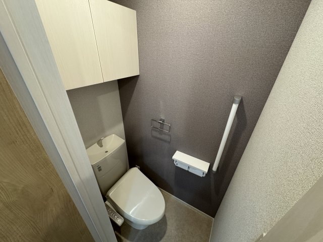 トイレ　シャワー付き暖房便座（同型タイプ）